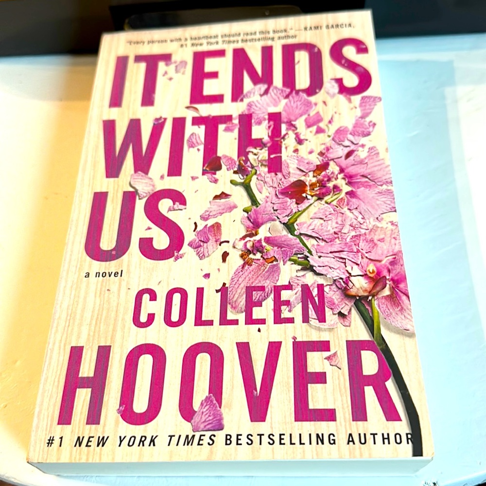 Number one New York Times best-selling author Colleen Hoover. It End With Us.